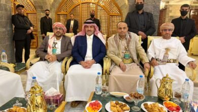 السفير السعودي وقادة الحوثي في القصر الجمهوري بصنعاء - ارشيف